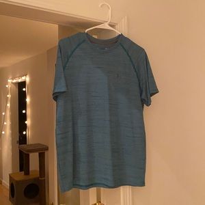 Under Armour men’s green shirt